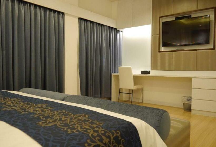 带大床的标准间, Lertnimit