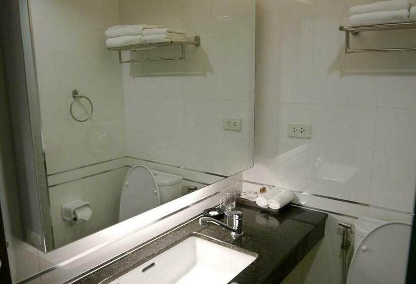 带大床的标准间, Lertnimit