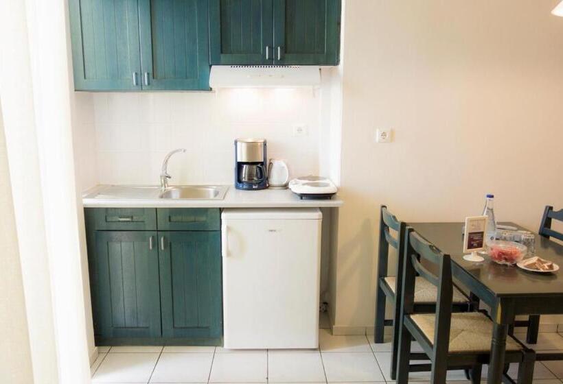 プールビュースタンダードステューディオ, Melitti