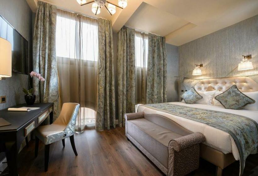 Camera Economy, Palazzo Veneziano   Venice Collection