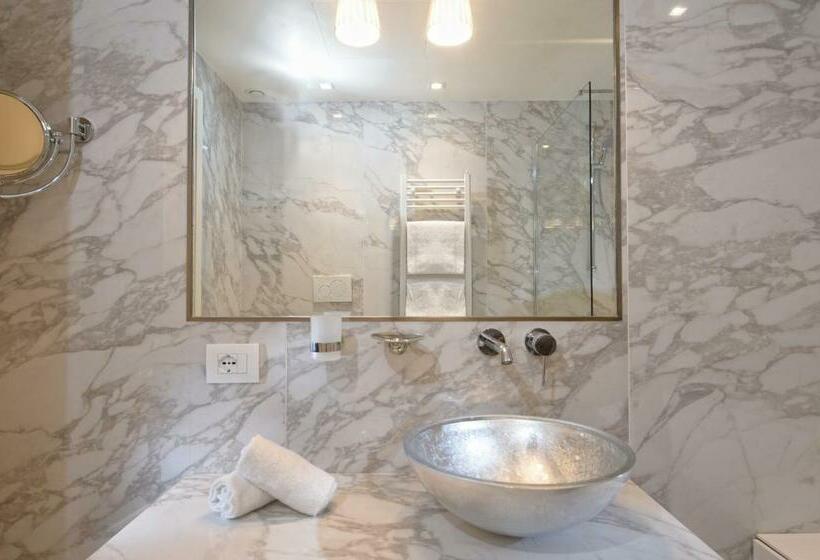 Camera Economy, Palazzo Veneziano   Venice Collection