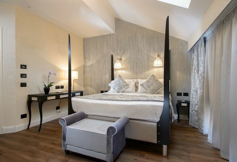 Camera Economy, Palazzo Veneziano   Venice Collection