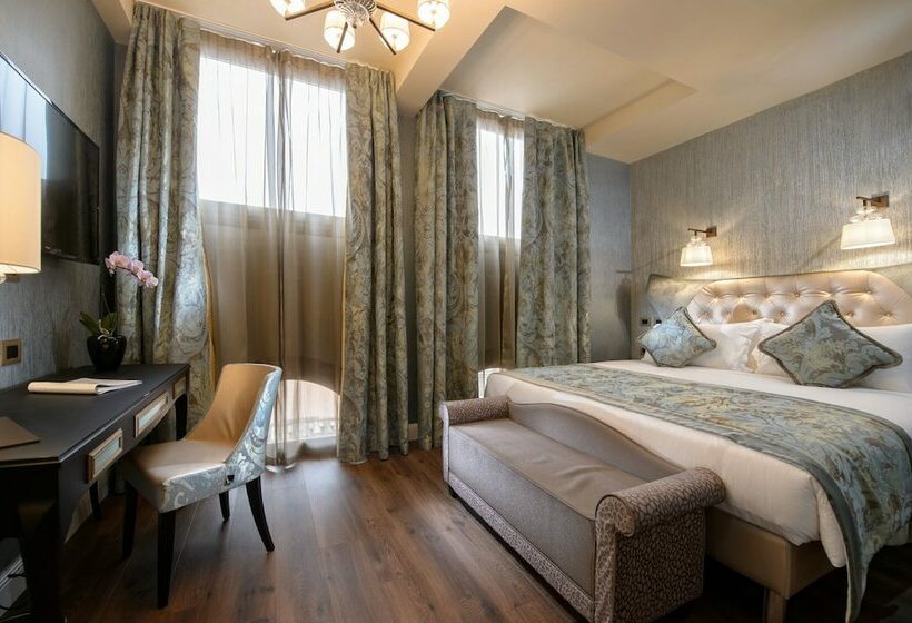 Camera Economy, Palazzo Veneziano   Venice Collection