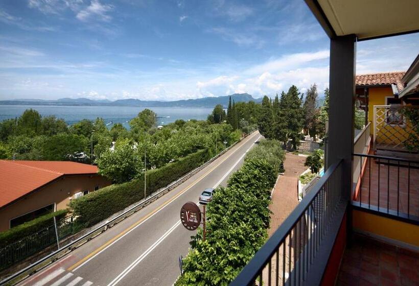 Superior room with lake view, San Vito