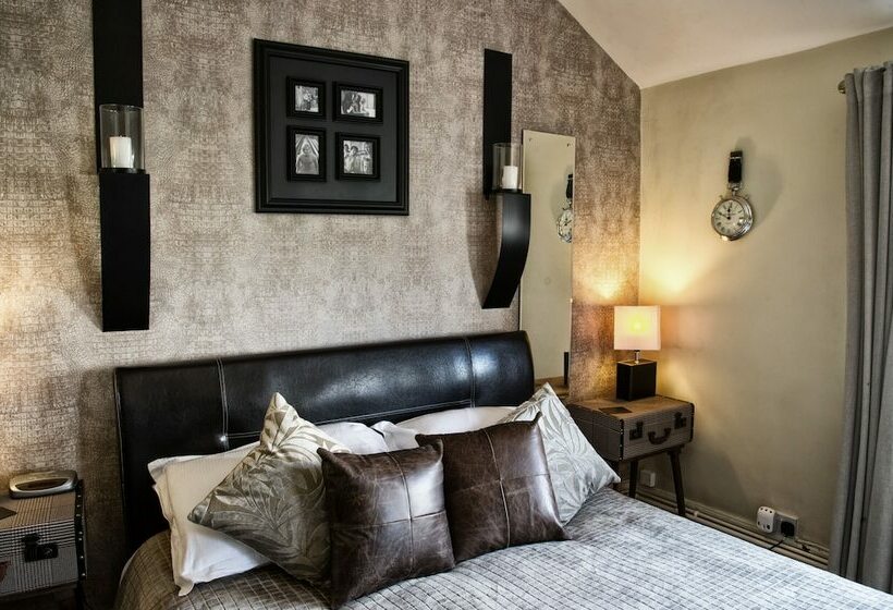 غرفة قياسية, The Queens Head