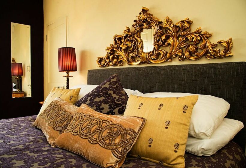 غرفة قياسية, The Queens Head