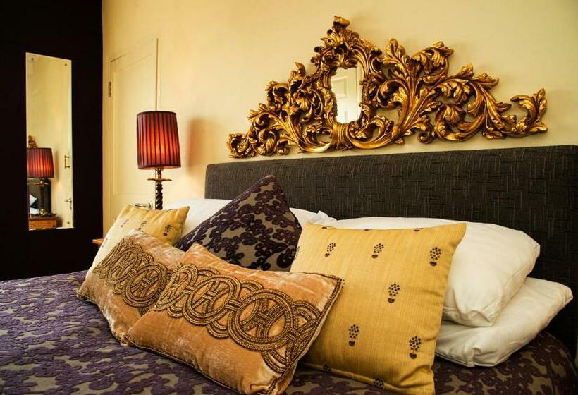 غرفة قياسية, The Queens Head