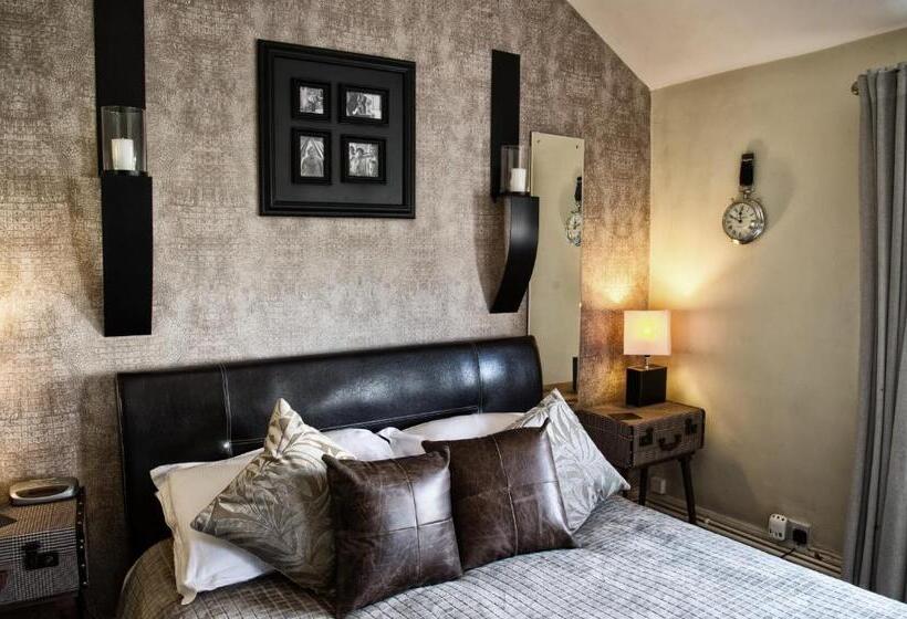 غرفة قياسية, The Queens Head