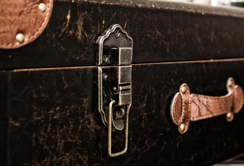 غرفة قياسية, The Queens Head