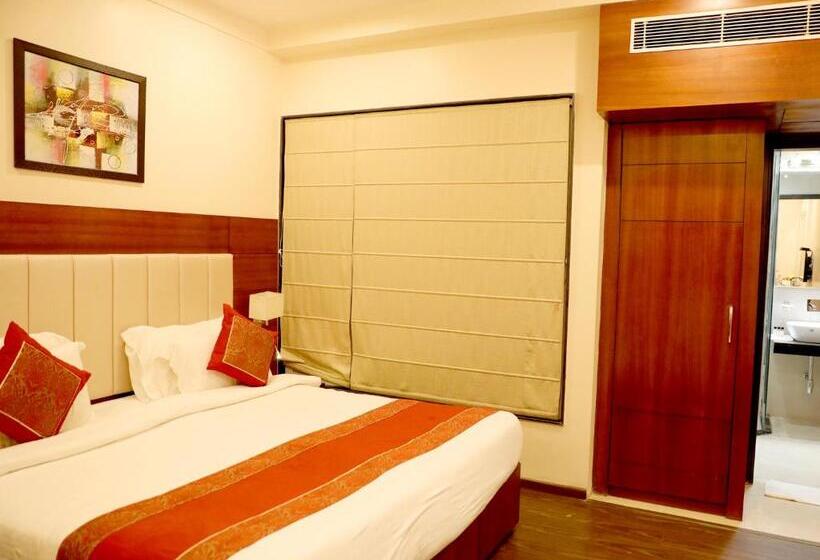 디럭스 룸, Tridev