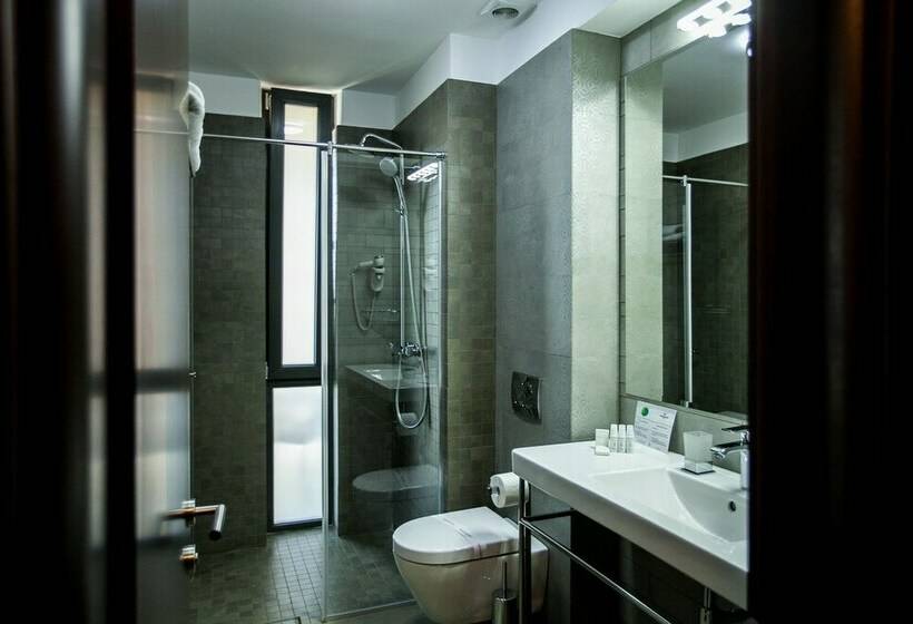 高级大房间, Victoria Bulevard