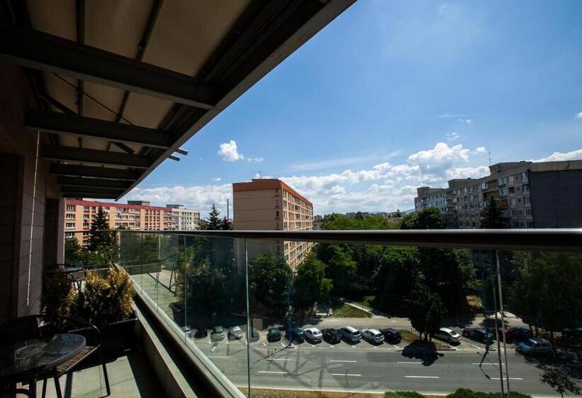 高级大房间, Victoria Bulevard