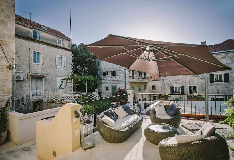 اتاق لوکس با چشم‌انداز شهر, Ibella Luxury Rooms