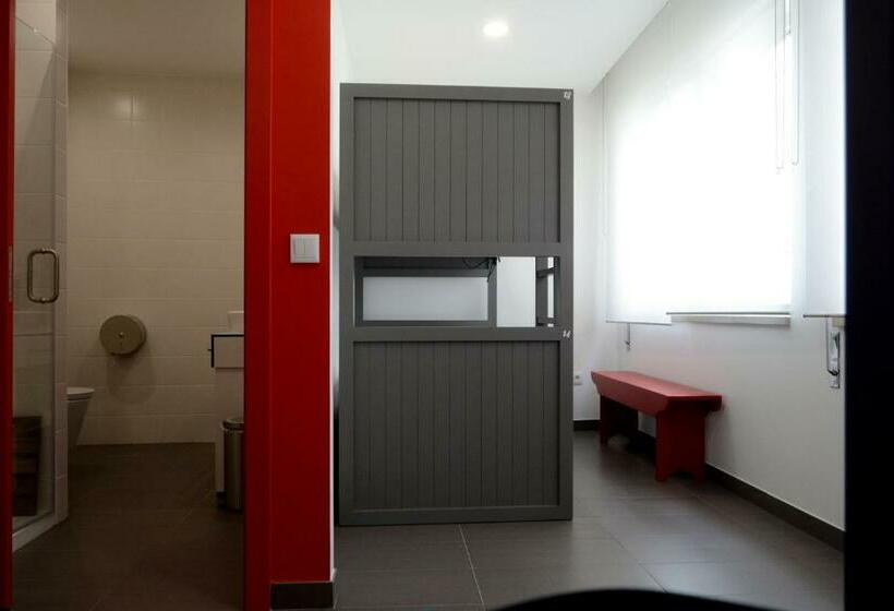 Cama em Quarto Compartilhado, Lab Hostel Nazare