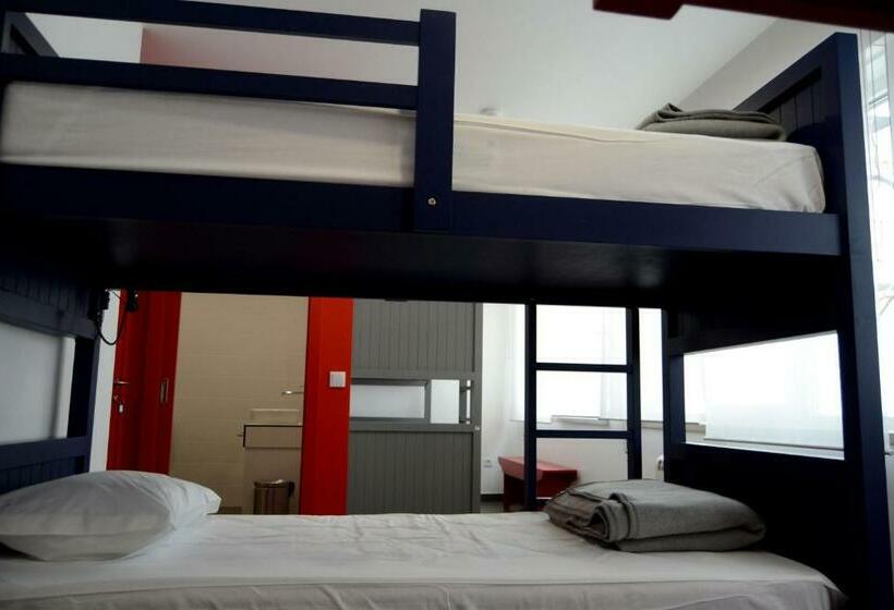 Cama em Quarto Compartilhado, Lab Hostel Nazare