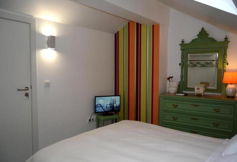 Quarto Estandar, Lab Hostel Nazare