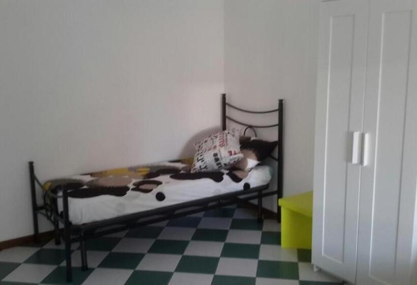 이코노미 룸, Nightstars B&b