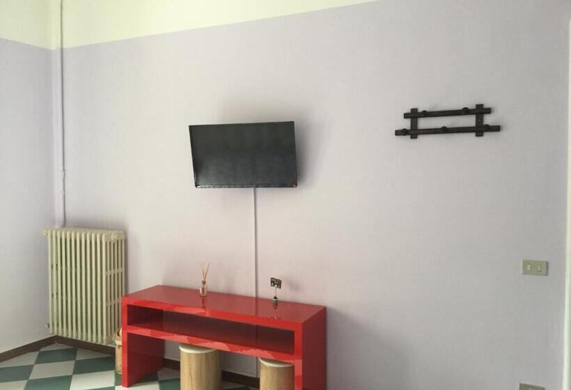 이코노미 룸, Nightstars B&b