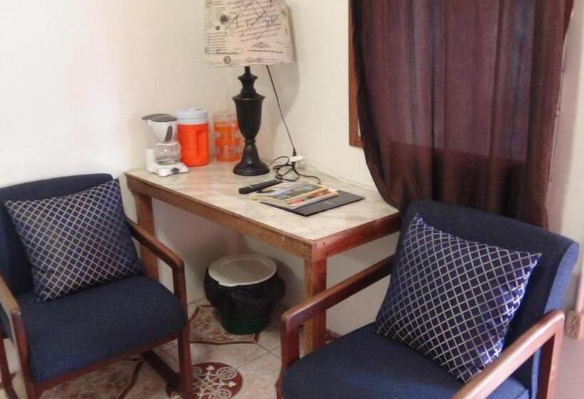 Номер Стандарт Трехместный, Hacienda Tropical Guest House