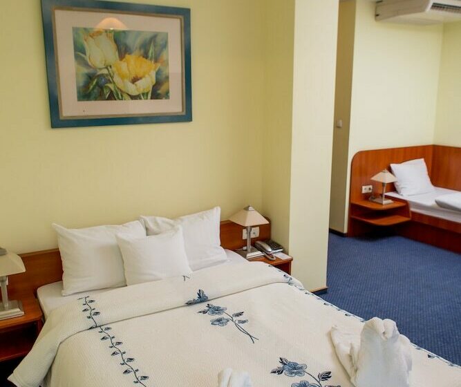 标准三人间, Classic