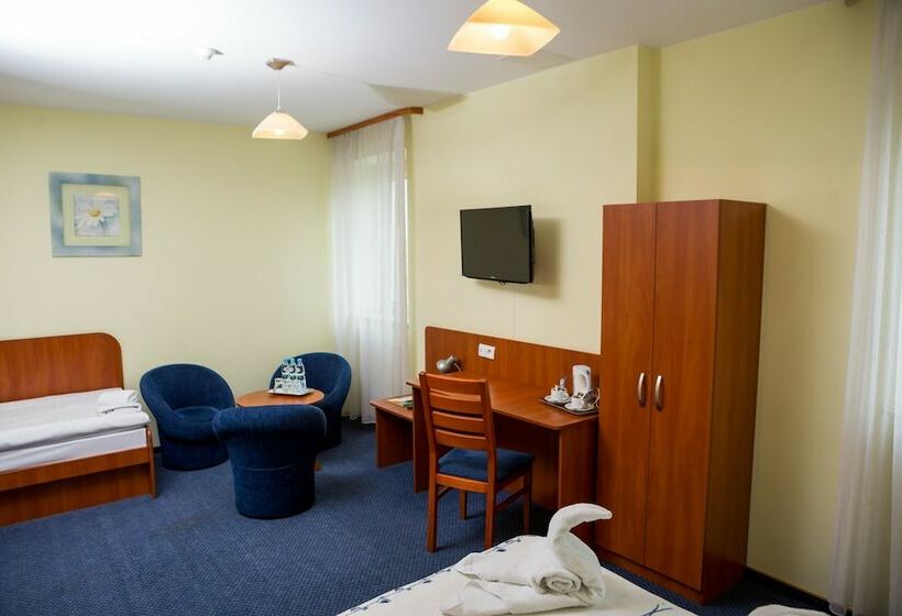 标准三人间, Classic