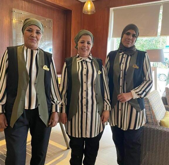 四人标准间, Khella