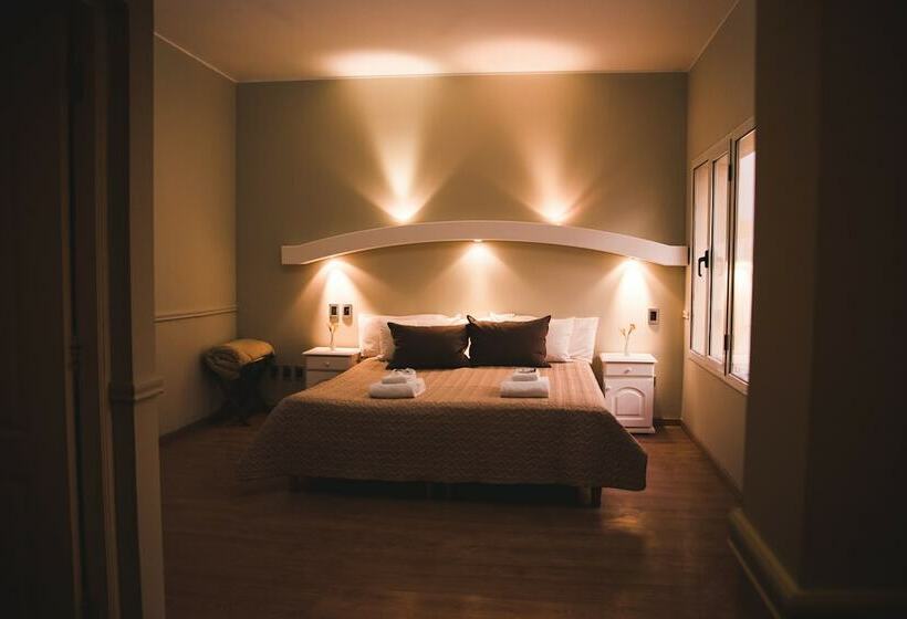 חדר סטנדרט לשלושה, San Rafael Group