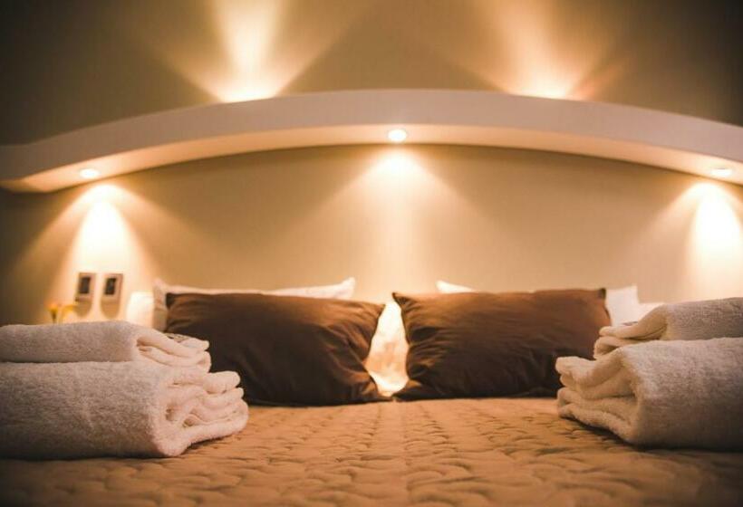 חדר סטנדרט לארבעה, San Rafael Group