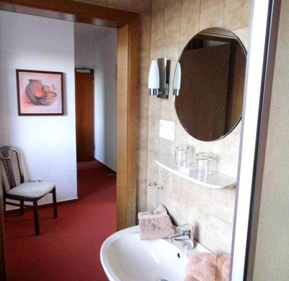 Perhehuone Merinäkymä, Seerose