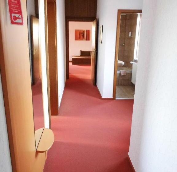 Perhehuone Merinäkymä, Seerose