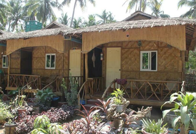 اتاق استاندارد با بالکن, Soe Ko Ko Beach House & Restaurant
