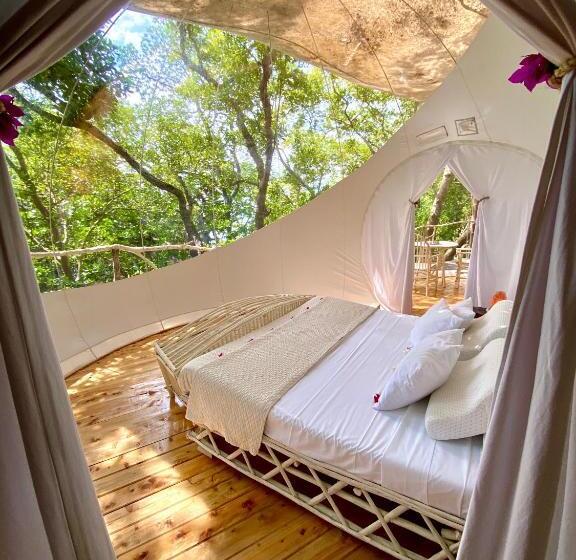 چادر با خدمات رفاهی استاندارد, Rock And Sea Resort