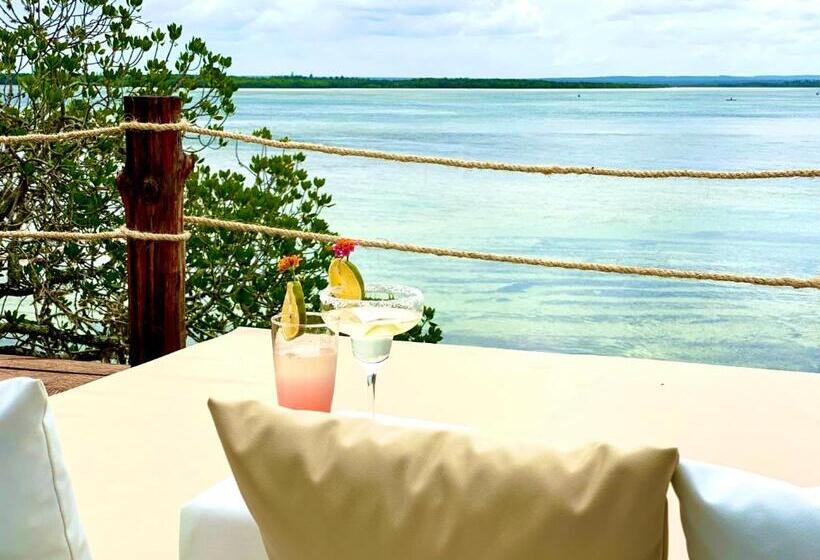 بانگلوی استاندارد با چشمانداز دریا, Rock And Sea Resort