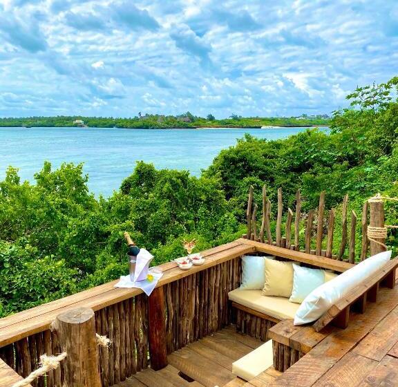 بانگلوی استاندارد با چشم‌انداز دریا, Rock And Sea Resort