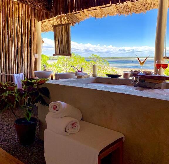 بانگلوی استاندارد با چشمانداز دریا, Rock And Sea Resort