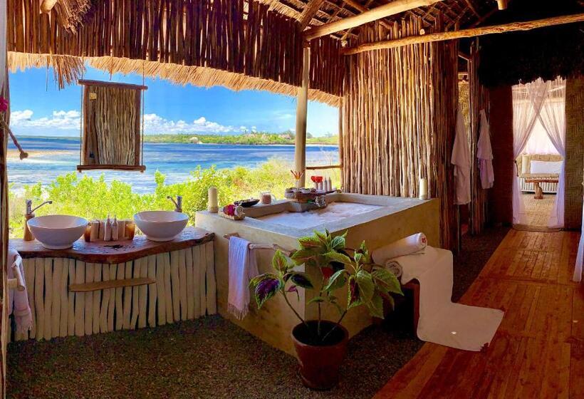 بانگلوی استاندارد با چشمانداز دریا, Rock And Sea Resort