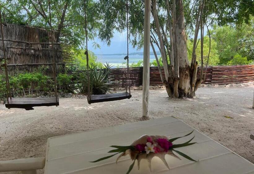 سوئیت با چشم‌انداز, Rock And Sea Resort
