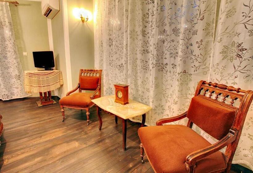 디럭스 룸, Evmolpia