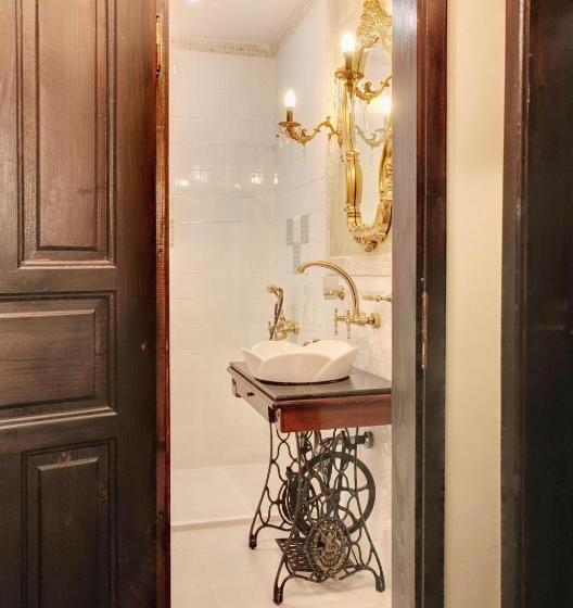 디럭스 룸, Evmolpia