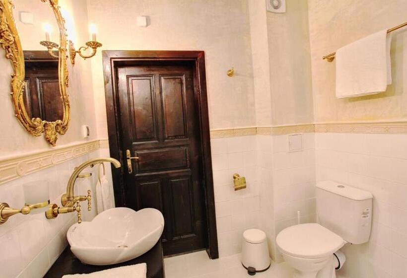 Quarto Triplo Deluxe, Evmolpia