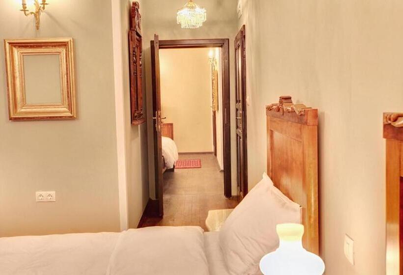 4인용 수피리어 룸, Evmolpia