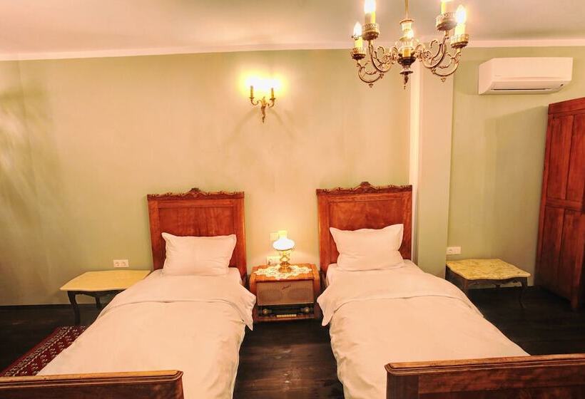 디럭스 룸, Evmolpia