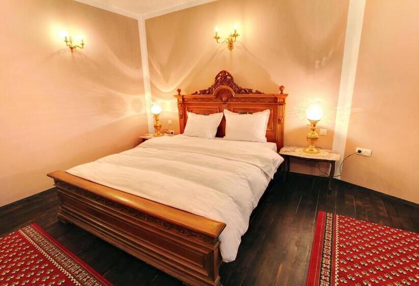 디럭스 룸, Evmolpia