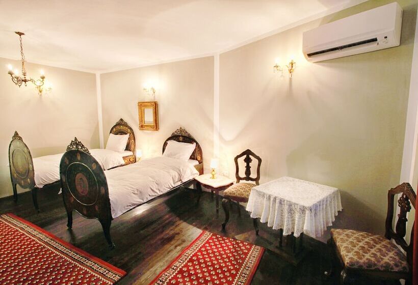 디럭스 룸, Evmolpia