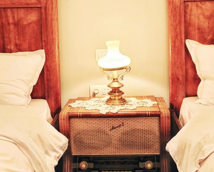 디럭스 룸, Evmolpia