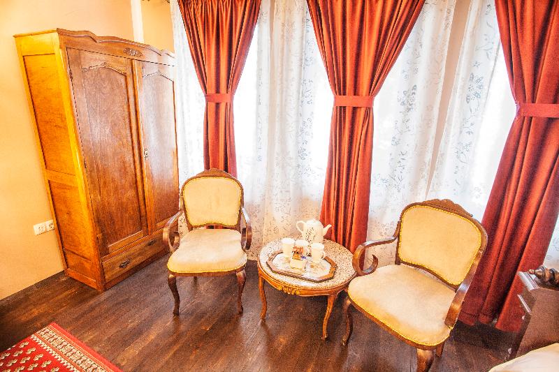 디럭스 트리플 룸, Evmolpia