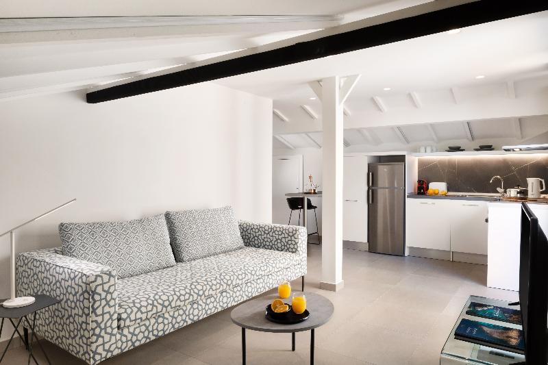 싱글 디럭스 룸, Evmolpia