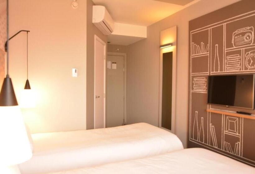 شقة غرفة واحدة, Ibis Jacarei