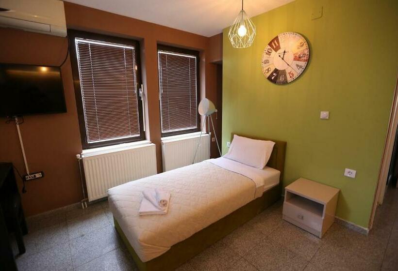 اتاق استاندارد یک نفره, Korzo