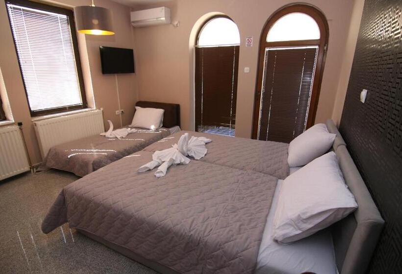 اتاق استاندارد سه نفره, Korzo